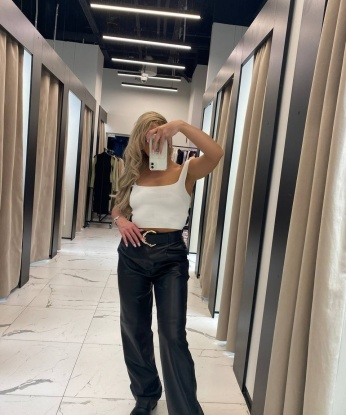🌹 Я нежная и страстная, сексуальная и развратная. 💋 Мы проведем вместе незабываемое время, полное эмоций и наслаждения. 🔥 Я живу в Москве и знаю все ее лучшие уголки. Со мной вы сможете погрузиться в мир страсти и релаксации в уютной обстановке моей горячей квартиры. 🏩 Приглашаю вас на чарующие массажи, интимные игры и многое другое! Мои услуги на высшем уровне, я предлагаю вам полное удовлетворение и расслабление. 💦 Посмотрите мои фото и оцените мою красоту и шарм. 💃📸 У меня множество положительных отзывов, так что вы можете быть уверены в качестве моих услуг. Обратившись ко мне, вы получите незабываемые эмоции и доверие. Обращайтесь, и я превращу ваши фантазии в реальность! 💫 Анжела
